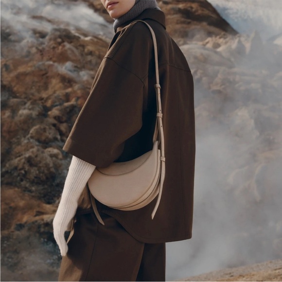 Polène Paris Numéro Dix
EDITION CROCODILE
NUBUCK TAUPE - Picture 3 of 7